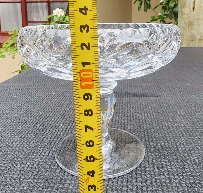 A RINGING AND SINGING CHRYSTAL CUT GLASS PEDASTAL STEMMED CANDY BOWL BY ROYAL DOULTON