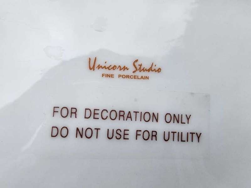 VERONESE DESIGN UNICORN STUDIO PORCELAIN MAIDEN AND IRIS FLOWERS CHAMPAGNE BATH