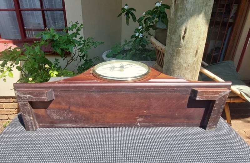 BEAUTIFUL WOODEN SHENG BANG HD1688 QUARTZ CHIME AND STRIKE MANTLE CLOCK IN GOOD WORKING CONDITION!