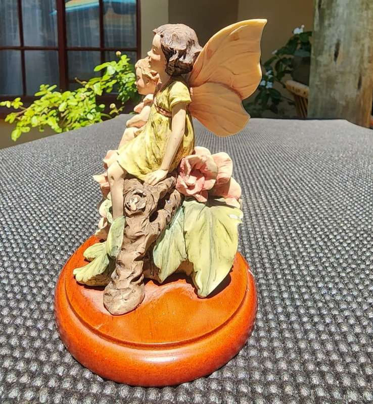 APPLE BLOSSOM FAIRIES A CICELY MARY BARKER DESIGN RESIN HAND PAINTED  1ST of 7 FAIRYS ON AUCTION