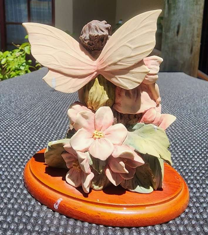 APPLE BLOSSOM FAIRIES A CICELY MARY BARKER DESIGN RESIN HAND PAINTED  1ST of 7 FAIRYS ON AUCTION