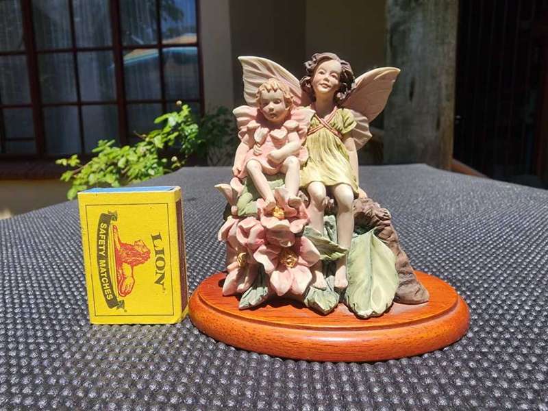 APPLE BLOSSOM FAIRIES A CICELY MARY BARKER DESIGN RESIN HAND PAINTED  1ST of 7 FAIRYS ON AUCTION