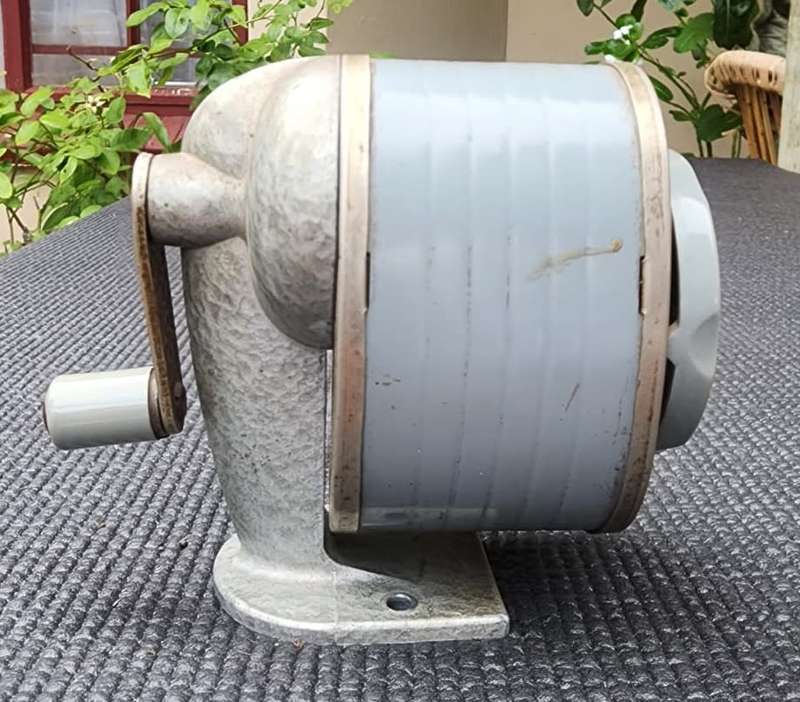 VINTAGE 1960S AUTOMATIC PENCIL SHARPENER CO (APSCO) USA PENCIL SHARPENER