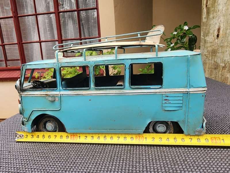 LARGE 30CM LONG VINTAGE VW STYLE SLIT WINDOW SAMBA BUS WITH SURFBOARDS TIN METAL CAMPER