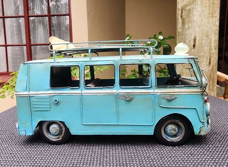 LARGE 30CM LONG VINTAGE VW STYLE SLIT WINDOW SAMBA BUS WITH SURFBOARDS TIN METAL CAMPER