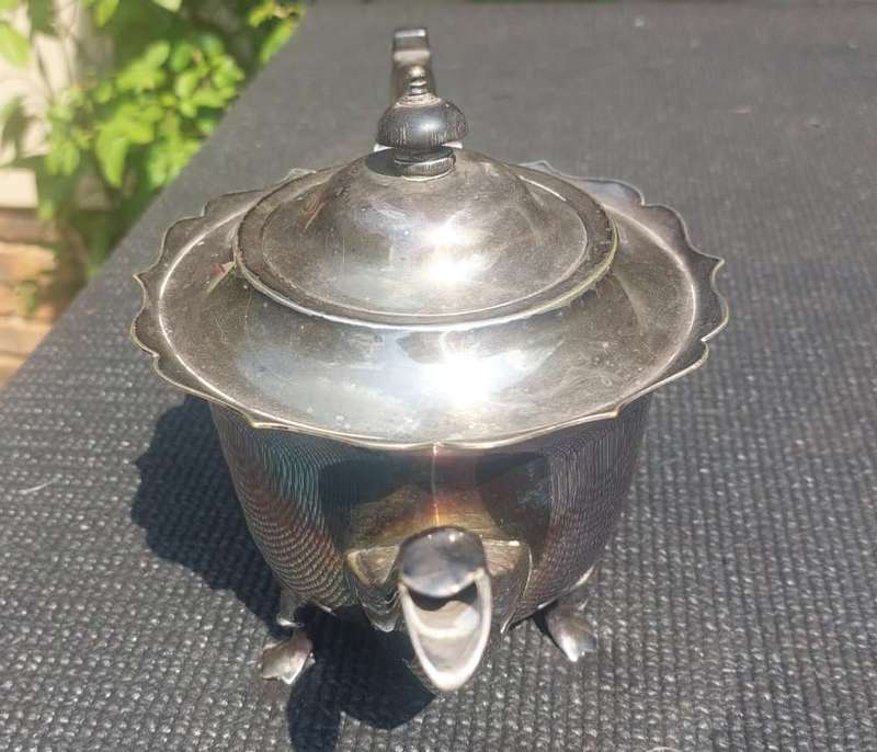ANTIQUE 1915 MAPPIN & WEBB ENGLAND PRINCES PLATE TEASET WITH TRIPLE DOPOSIT OF SILVER