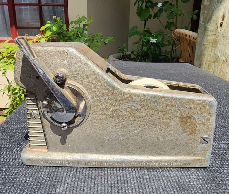 VINTAGE 1950S RUGGED SIMPLICITY WORKING DERBY GRIB-A-TAB MODEL 90 INDUSRIAL TAPE DISPENSER