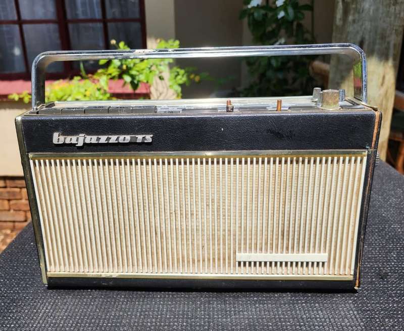 RARE VINTAGE 1960S TELEFUNKEN BAJAZZO TS PORTABLE RADIO MADE IN GERMANY WORKING VERY WELL!