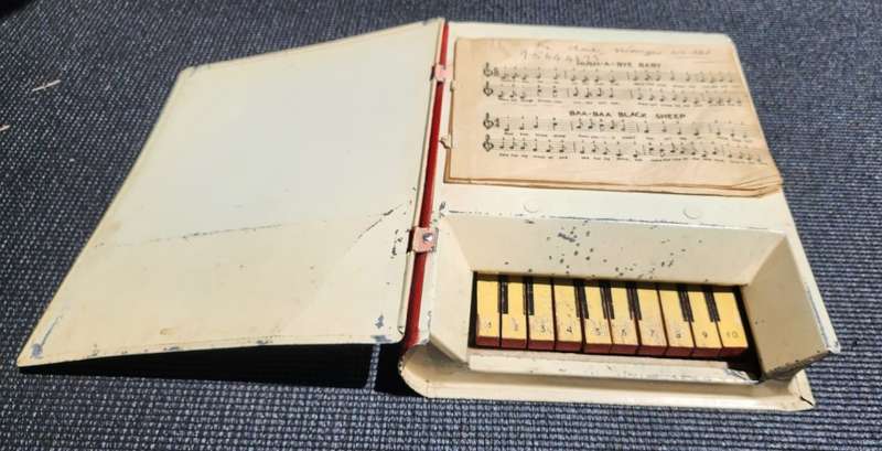 Very Rare 1930s Toby Toy England Nursery Rhyme Play by Number Song Book Piano Toy Still Working