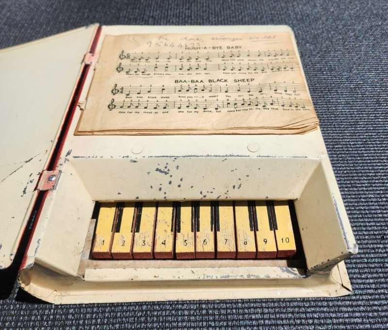 Very Rare 1930s Toby Toy England Nursery Rhyme Play by Number Song Book Piano Toy Still Working