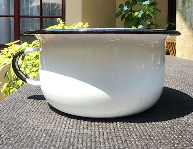 Hendler & Hendler Boksburg SA 1970s White Enamel Chamber Pot