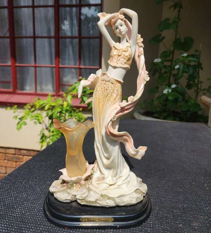 BEAUTIFUL LARGE 36CM HIGH ITALIAN DESIGNED ROSSELINI CREATIONS HAND FINISHED RESIN ART SCULPTURE
