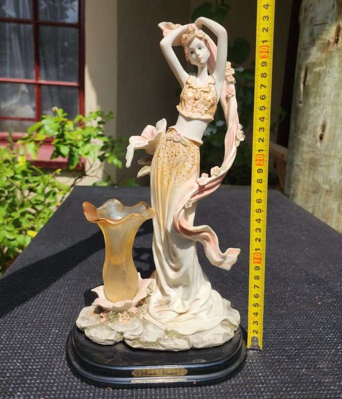 BEAUTIFUL LARGE 36CM HIGH ITALIAN DESIGNED ROSSELINI CREATIONS HAND FINISHED RESIN ART SCULPTURE