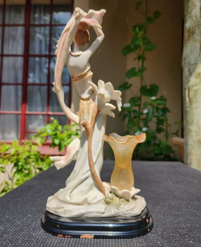 BEAUTIFUL LARGE 36CM HIGH ITALIAN DESIGNED ROSSELINI CREATIONS HAND FINISHED RESIN ART SCULPTURE