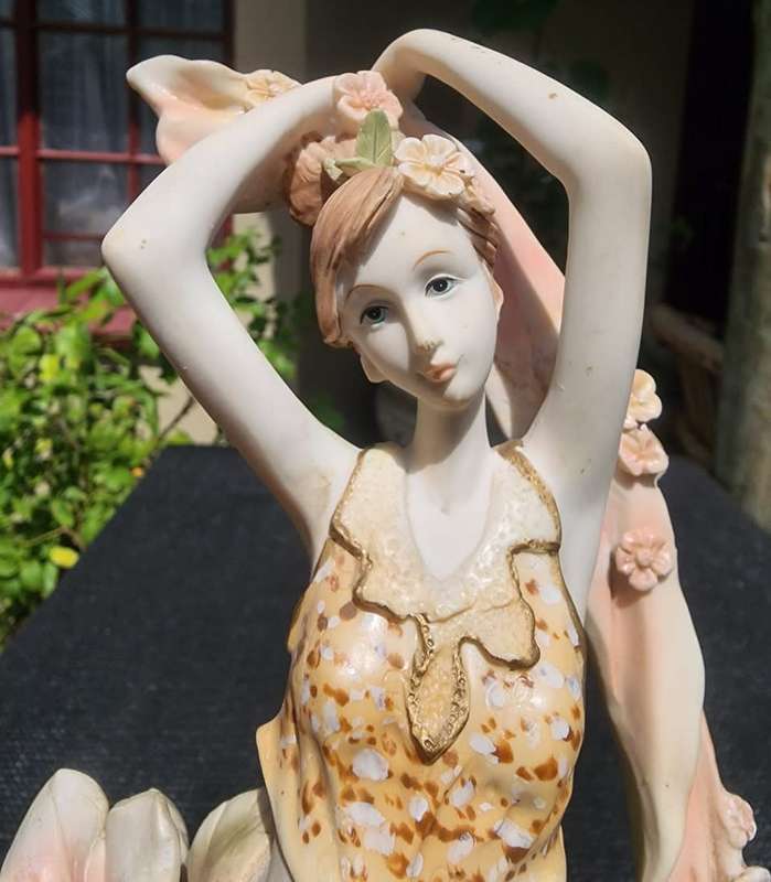 BEAUTIFUL LARGE 36CM HIGH ITALIAN DESIGNED ROSSELINI CREATIONS HAND FINISHED RESIN ART SCULPTURE