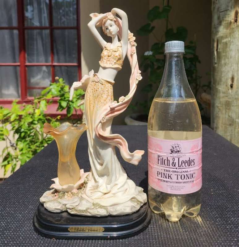 BEAUTIFUL LARGE 36CM HIGH ITALIAN DESIGNED ROSSELINI CREATIONS HAND FINISHED RESIN ART SCULPTURE
