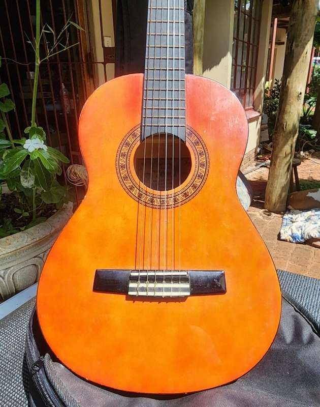 Excellent Condition Valencia Australia CG160 Nylon String Classical Half Size Guitar with Carry Bag