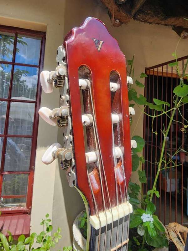 Excellent Condition Valencia Australia CG160 Nylon String Classical Half Size Guitar with Carry Bag