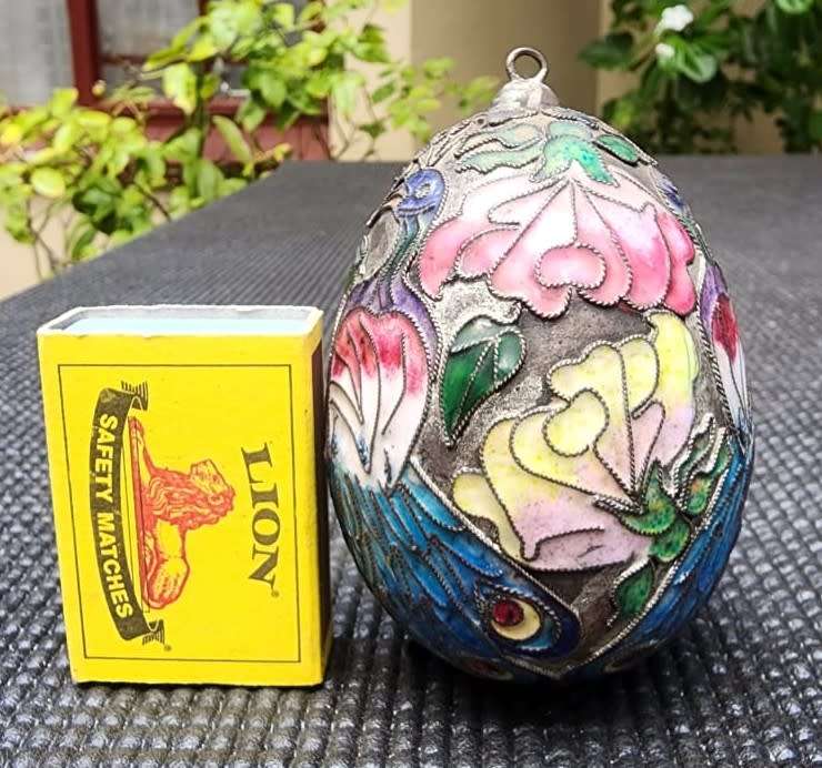 CLOISONNE ENAMEL PAINTED EGG WITH PEACOCK AND FLOWER MOTIF MEDIUM SIZED 9CM HIGH