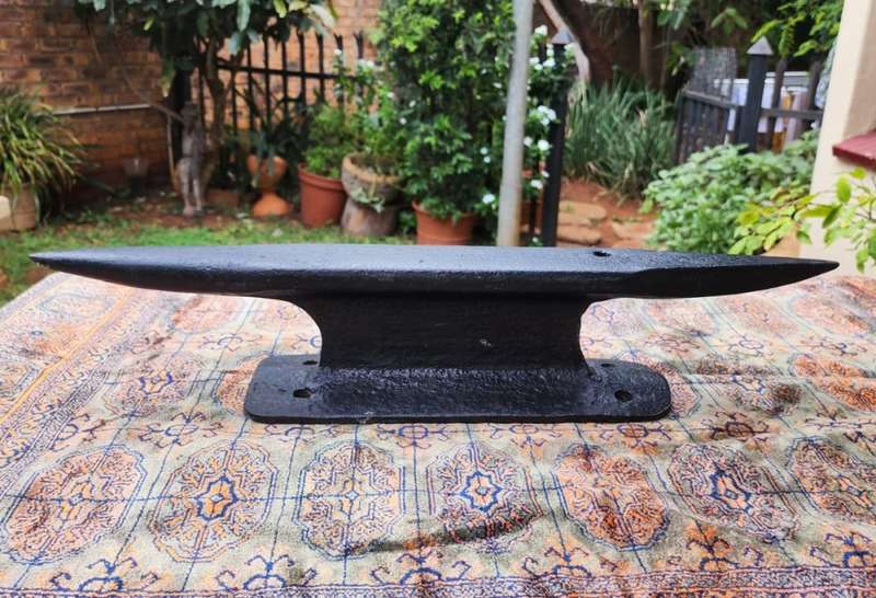 RAILWAY TRACK TWO HORNED ANVIL WITH HORSESHOE PRITCHEL HOLE LARGE 53CM LONG HEAVY 11KG