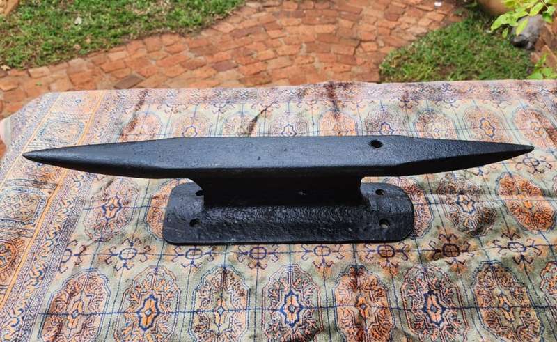 RAILWAY TRACK TWO HORNED ANVIL WITH HORSESHOE PRITCHEL HOLE LARGE 53CM LONG HEAVY 11KG