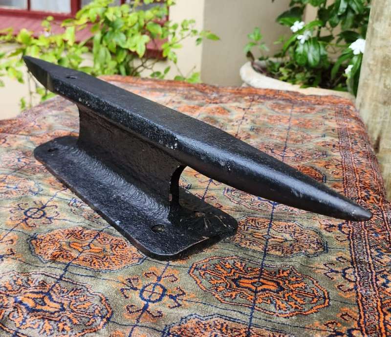 RAILWAY TRACK TWO HORNED ANVIL WITH HORSESHOE PRITCHEL HOLE LARGE 53CM LONG HEAVY 11KG