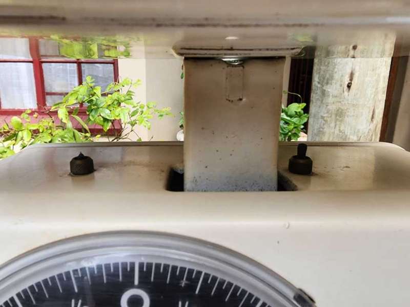 VINTAGE 1950S-1960S GERMAN MADE TOWER WHITE METAL KITCHEN SCALE WITH CHROMED TOP DISH