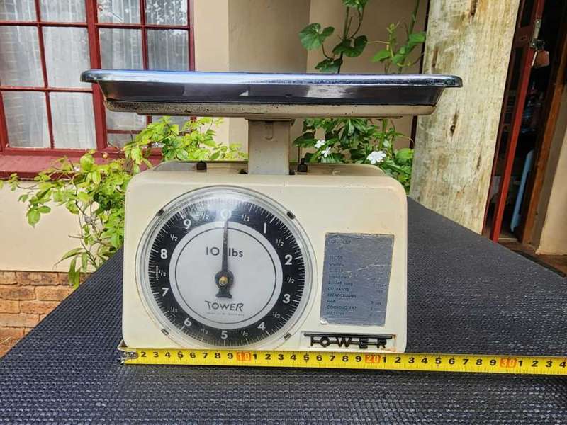 VINTAGE 1950S-1960S GERMAN MADE TOWER WHITE METAL KITCHEN SCALE WITH CHROMED TOP DISH