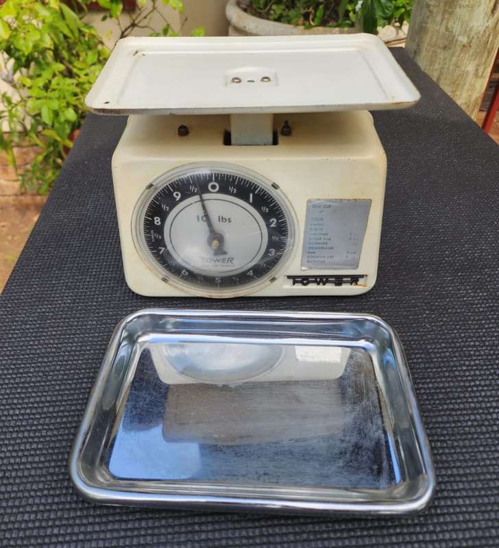 VINTAGE 1950S-1960S GERMAN MADE TOWER WHITE METAL KITCHEN SCALE WITH CHROMED TOP DISH
