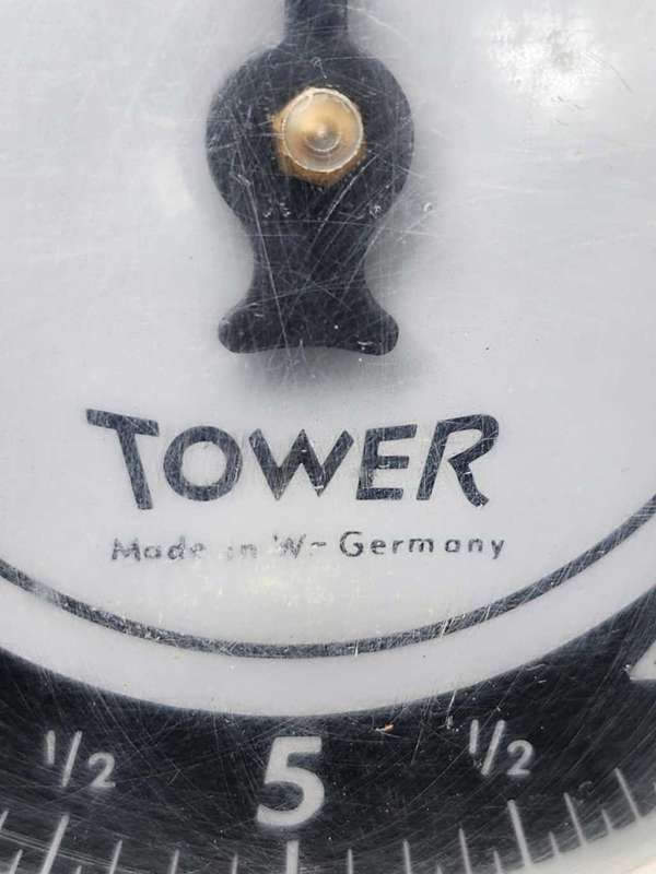 VINTAGE 1950S-1960S GERMAN MADE TOWER WHITE METAL KITCHEN SCALE WITH CHROMED TOP DISH
