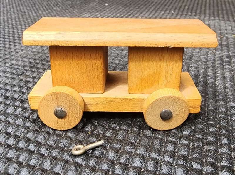 VINTAGE 1970S LOQUAI HOLZKUNST GERMANY 5 PIECE WOODEN FREIGHT TRAIN SET