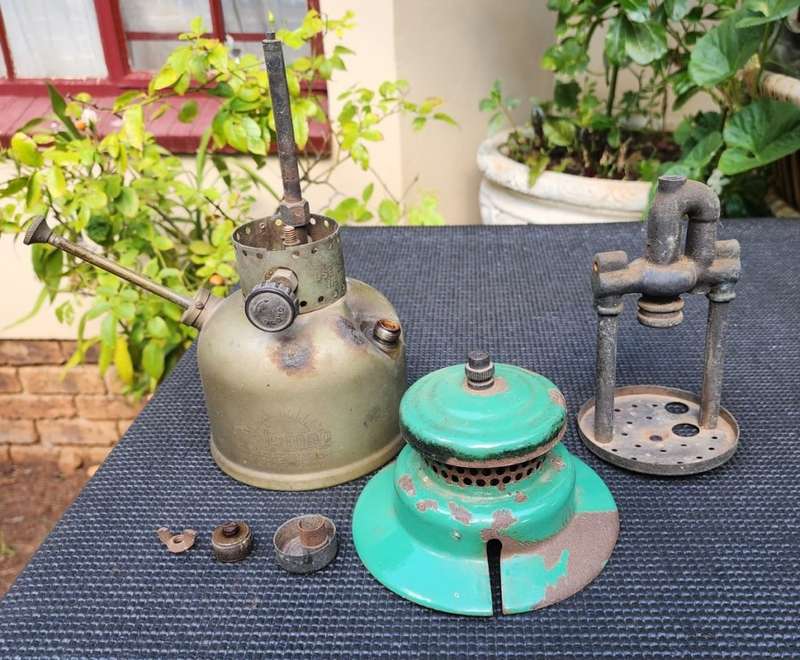 Coleman 1955 Model 249-299 Sunshine of the Night Made in Canada With Rare Brass Fount Green Ventilat