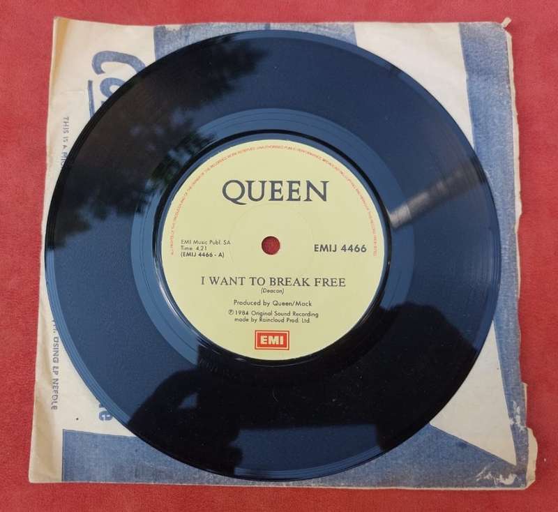 Queens 1984 Single I Want To Break Free and Machines