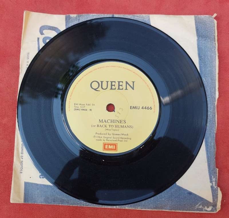 Queens 1984 Single I Want To Break Free and Machines