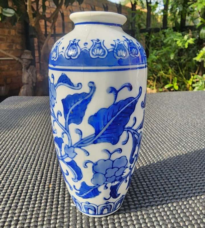 Ming Dynasty Imperial Court Blue and White Porcelain Replica Vases