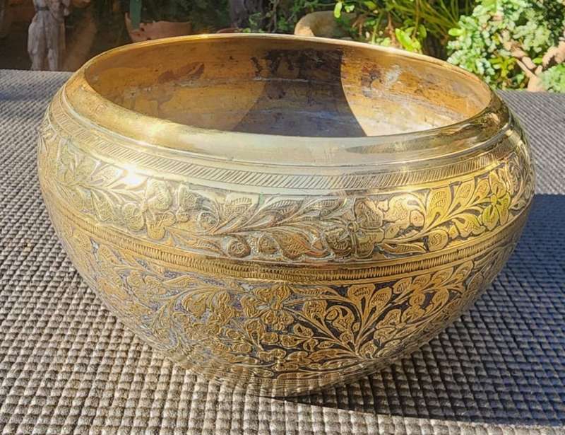 Exquisitely Floral Engraved Vintage Brass Bowl with S.M. Made in India Dot Prick Marks Heavy 1.1kg