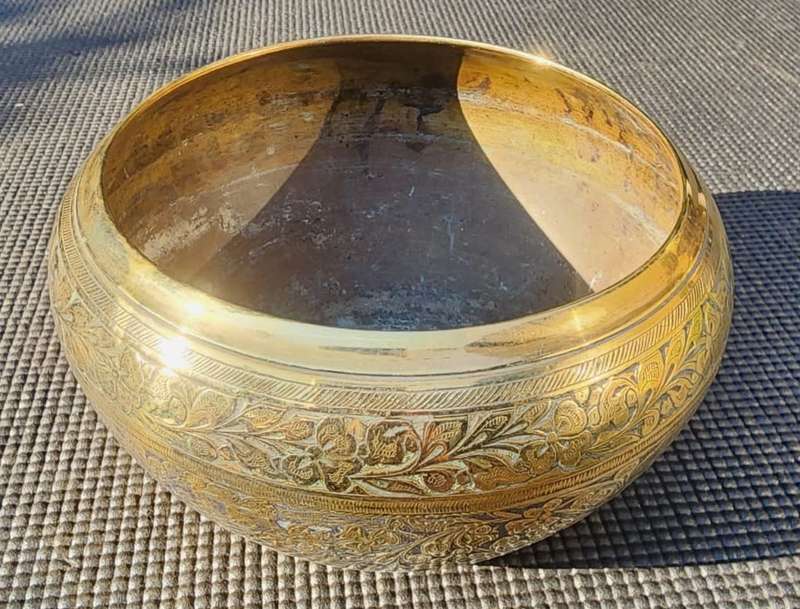 Exquisitely Floral Engraved Vintage Brass Bowl with S.M. Made in India Dot Prick Marks Heavy 1.1kg