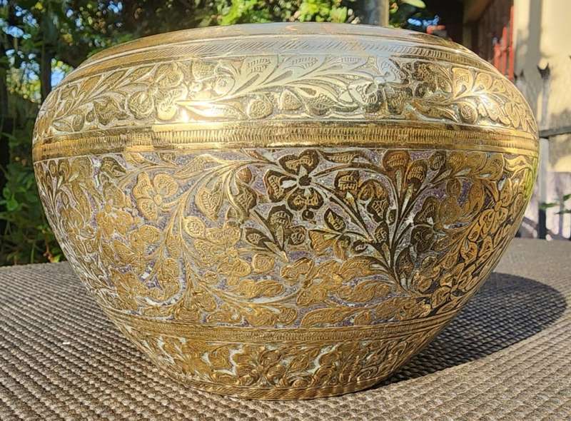 Exquisitely Floral Engraved Vintage Brass Bowl with S.M. Made in India Dot Prick Marks Heavy 1.1kg