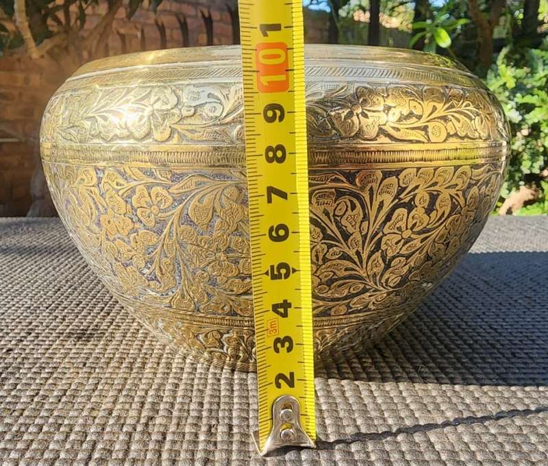 Exquisitely Floral Engraved Vintage Brass Bowl with S.M. Made in India Dot Prick Marks Heavy 1.1kg