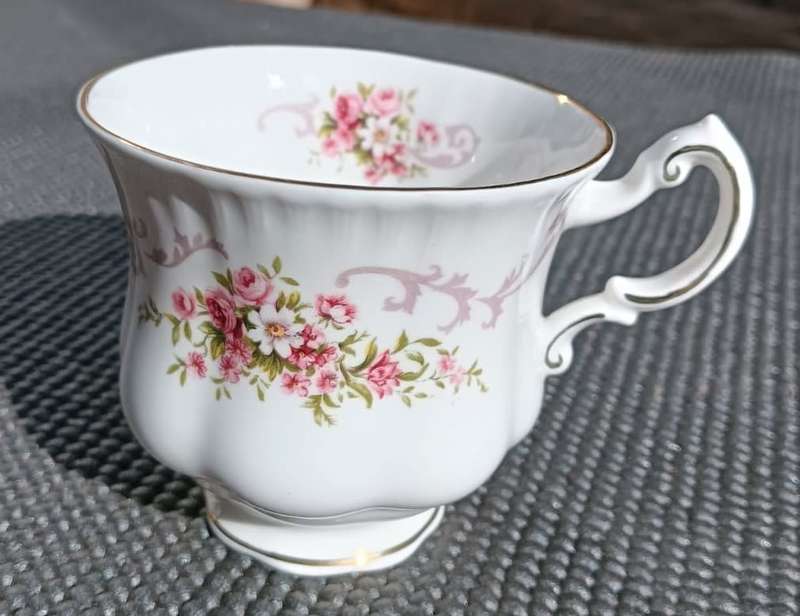 PARAGON ENGLAND 1950S ROSE BOUQUET PATTERN TRIO NO 1 BY APPOINTMENT QUEEN ELIZABETH II