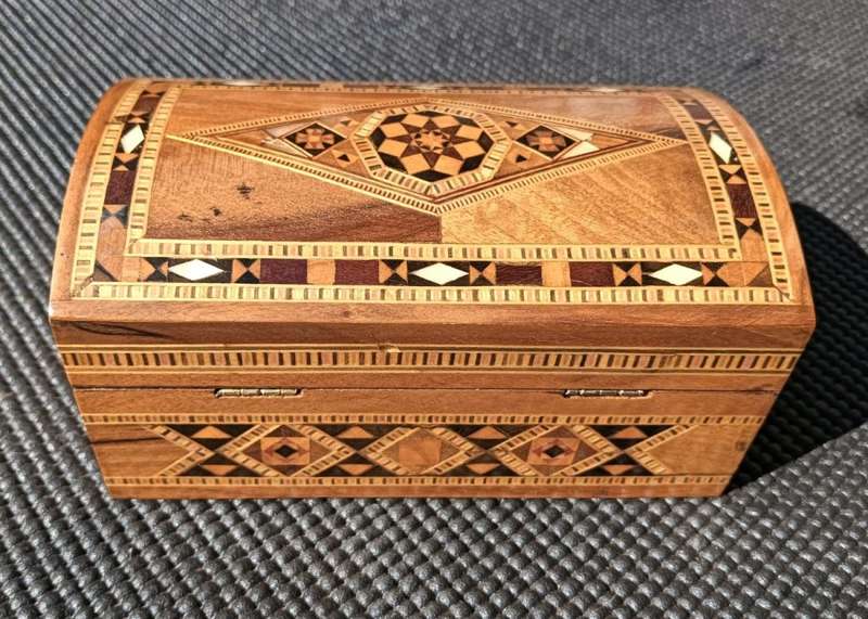 Decorative Mosaic Middle Eastern Mother of Pearl Wooden Inlaid Hand Crafted Khatam Trinket Box