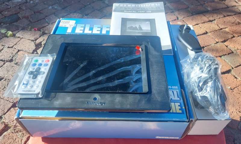 Telefunken 20cm Digital Photo Frame As New in Box With Charger, Remote, Booklet and Bracket