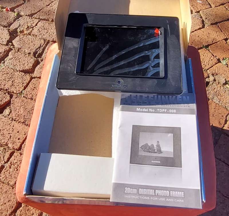 Telefunken 20cm Digital Photo Frame As New in Box With Charger, Remote, Booklet and Bracket