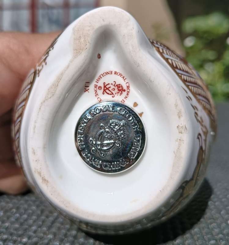 Royal Crown Derby Barn Owl 1996 Imari Paperweight  22K Gold Highlights  Silver Stopper