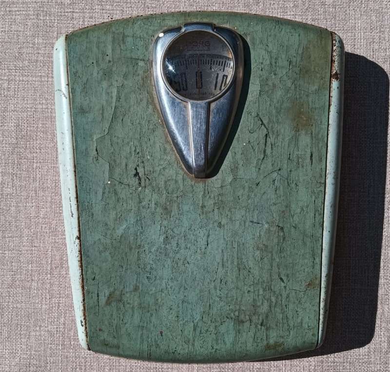 Cool 1950s Borg-Ericksen USA 260lb Mint Green Scale with  Chrome Bubble Glass Dialface Working
