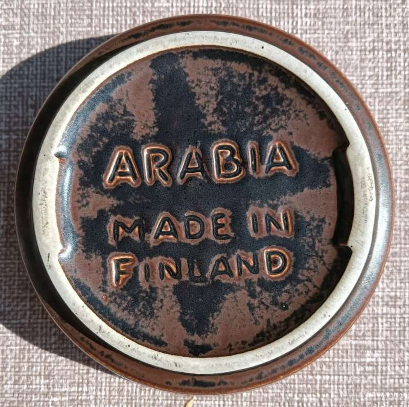 ARABIA (FINLAND) PORCELAIN ART ASHTRAY