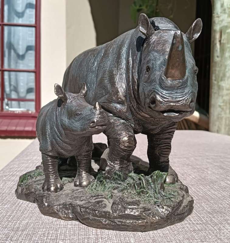 Faru the Fierce One Cold Cast Bronze African Black Rhino Sculpture Very Large 33cm Long by Zawadi