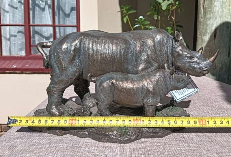 Faru the Fierce One Cold Cast Bronze African Black Rhino Sculpture Very Large 33cm Long by Zawadi