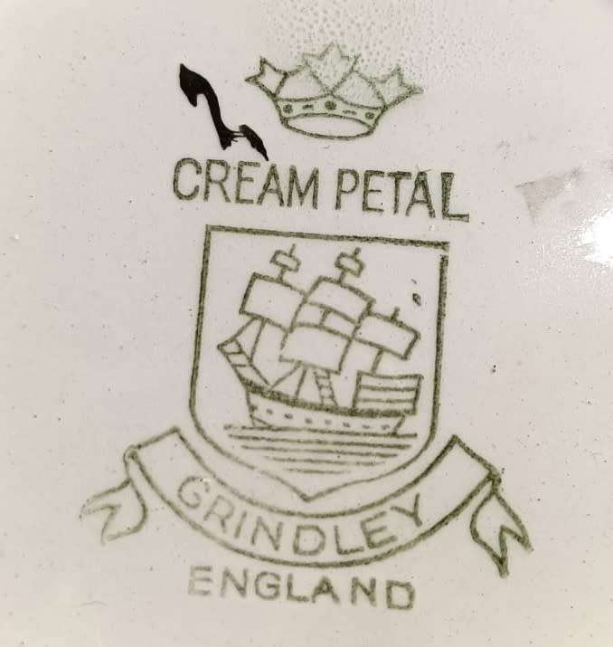 GRINDLEY ENGLAND CREAM PETAL SERIES 1950S WINDERMERE YELLOW JUBILEE PATTERN MILK PITCHER AND PLATE