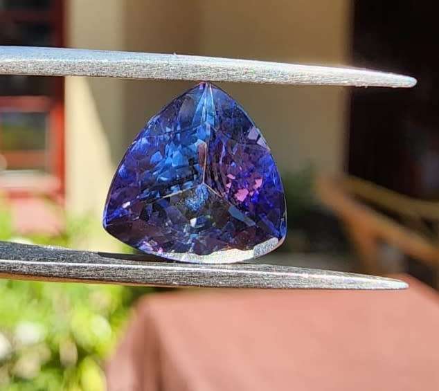 GISA CERTIFIED 2.75CT VIVID VIOLET BLUE TANZANITE TRILLION CUT GEMSTONE  PLEASE READ FULL DESCRIPTI